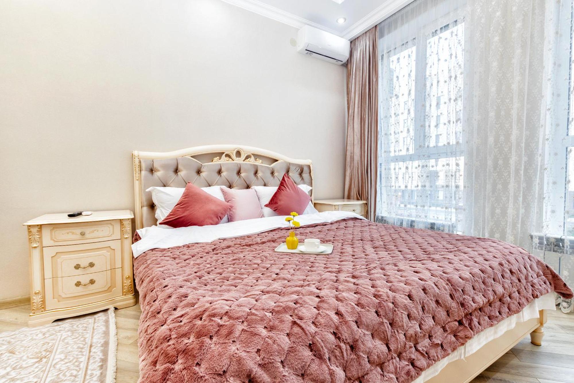 возле экспо Apartment