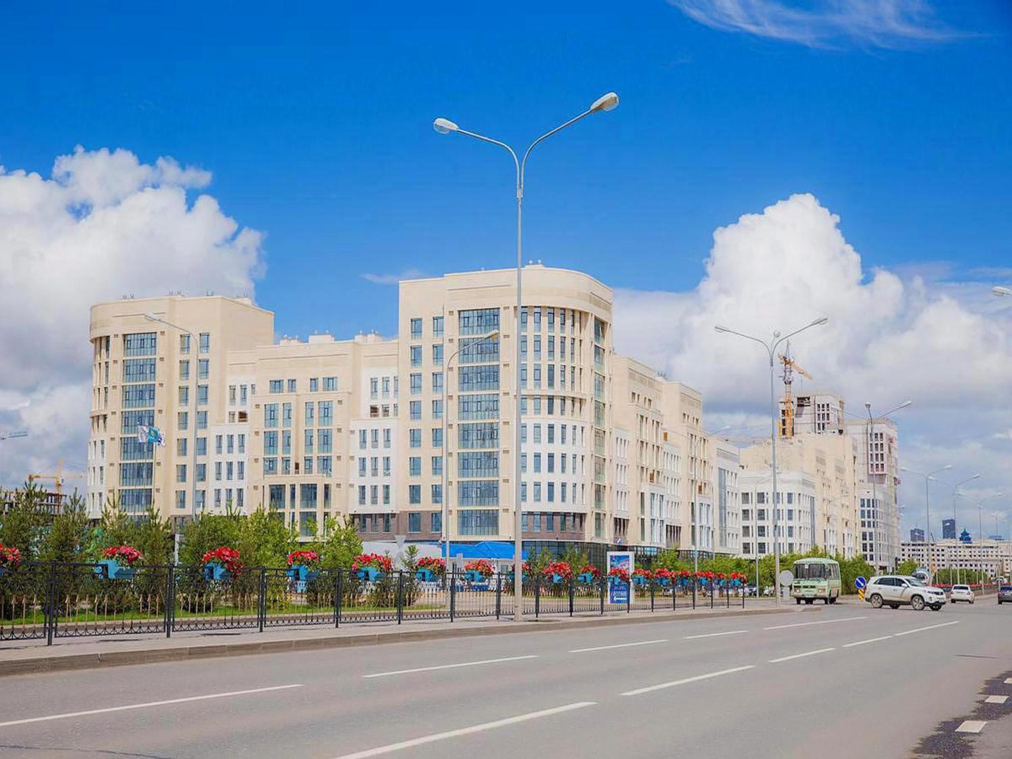возле экспо Apartment *