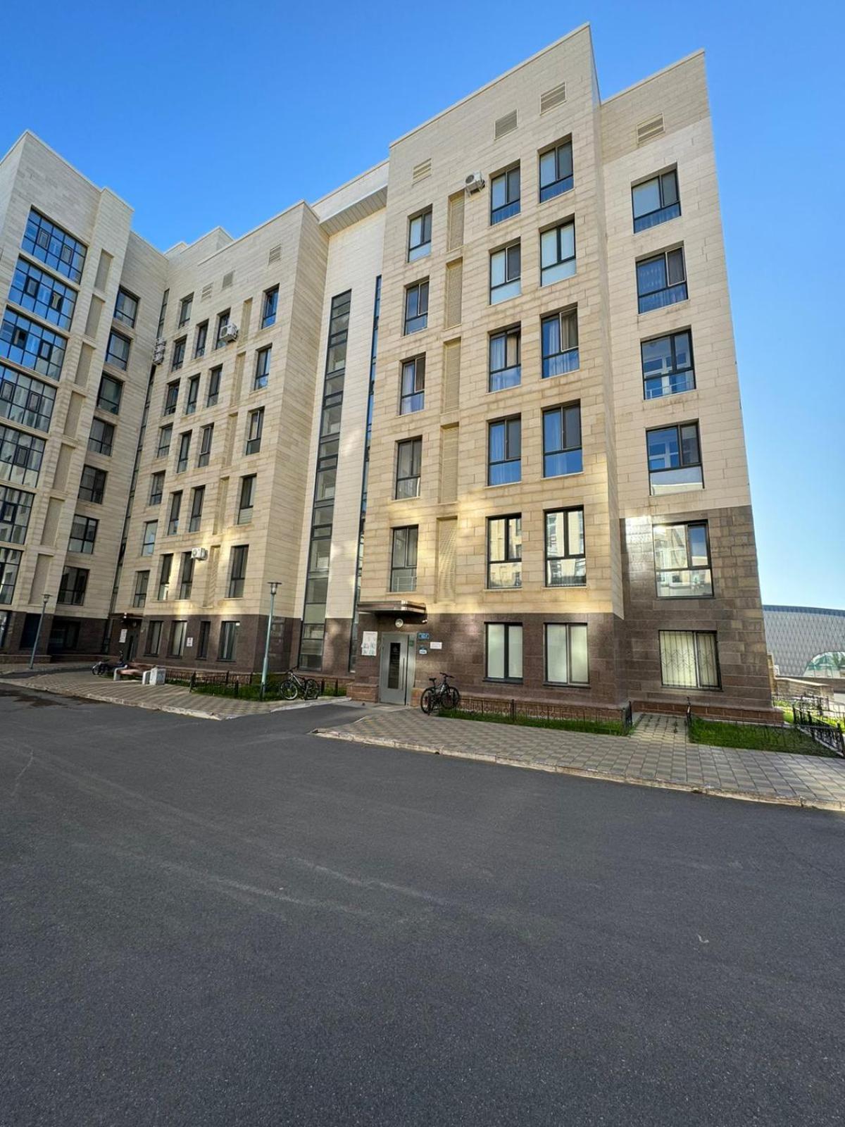 возле экспо Apartment *